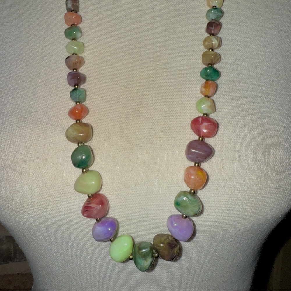 Vintage Graduated Lucite Marbled Stone Multicolor Beaded Necklace Gold Spacers - Picture 5 of 9